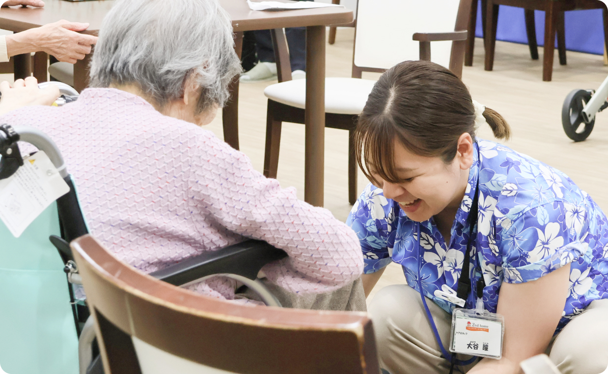 ご利用者さまと会話するスタッフ